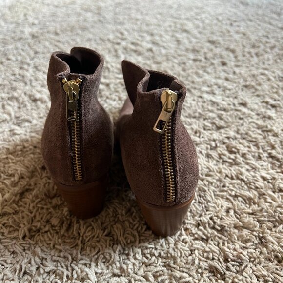 NEW Vince Havana Notch Bootie in Walnut, Size 8 - Picture 3 of 4